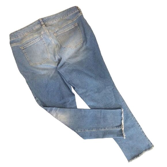 Torrid Vintage Stretch Mid Rise Raw Hem Crop Boyfriend Jeans Size 12 - Picture 10 of 14